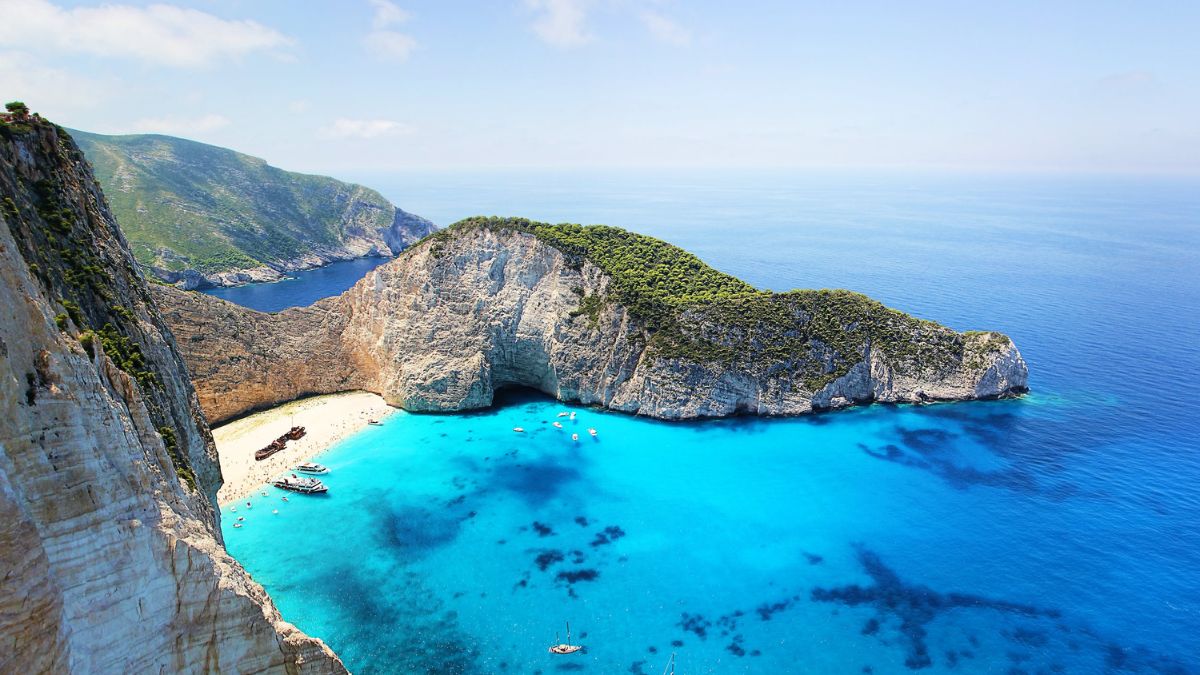 Greece, Greece Travel Guide, Attractions in Greece, Accommodations in Greece, Greek Cuisine