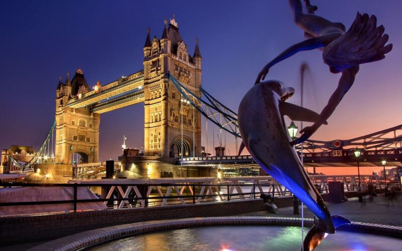 London travel guide, attractions in London, best places to eat in London