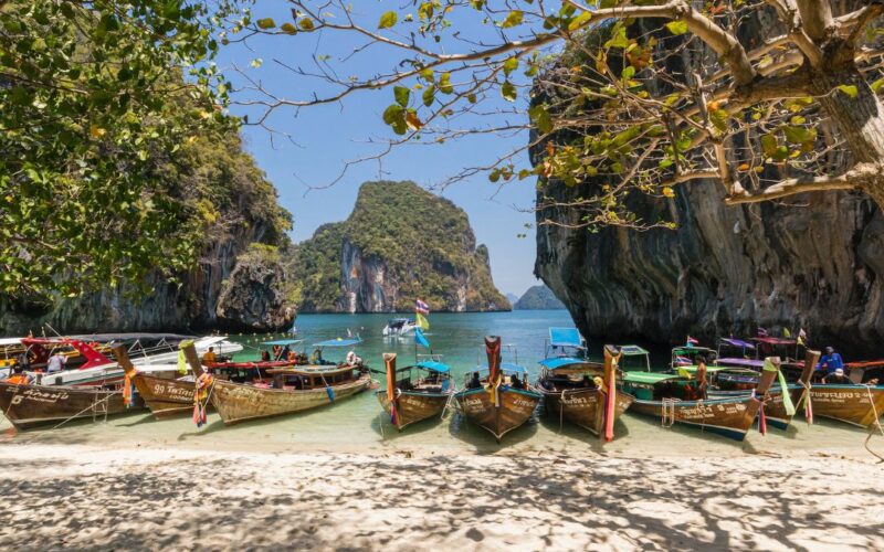 Thailand, attractions, best time to visit Thailand, accommodations in Thailand, travel tips for tourists